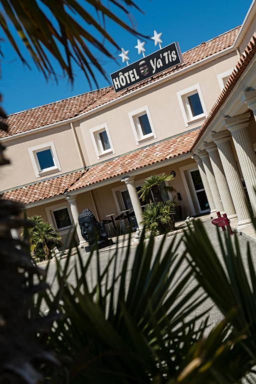 Hotel Le Ya'Tis Saint-Laurent-des-Arbres Exteriér fotografie